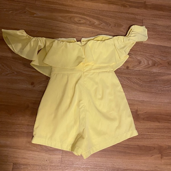 Yellow romper - Picture 1 of 3